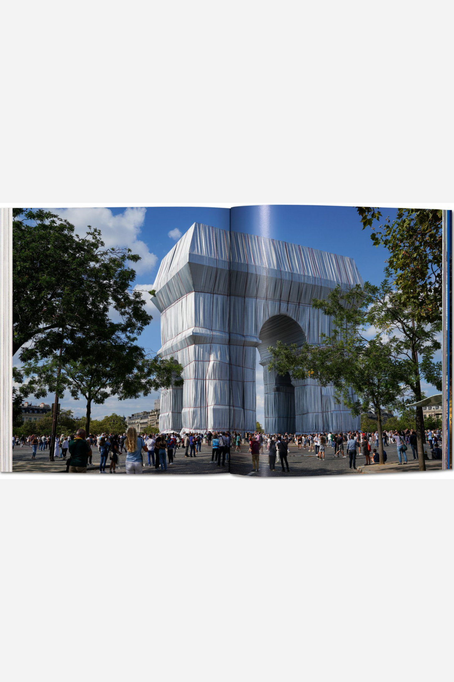 Christo and Jeanne-Claude - L'Arc de Triomphe, Wrapped