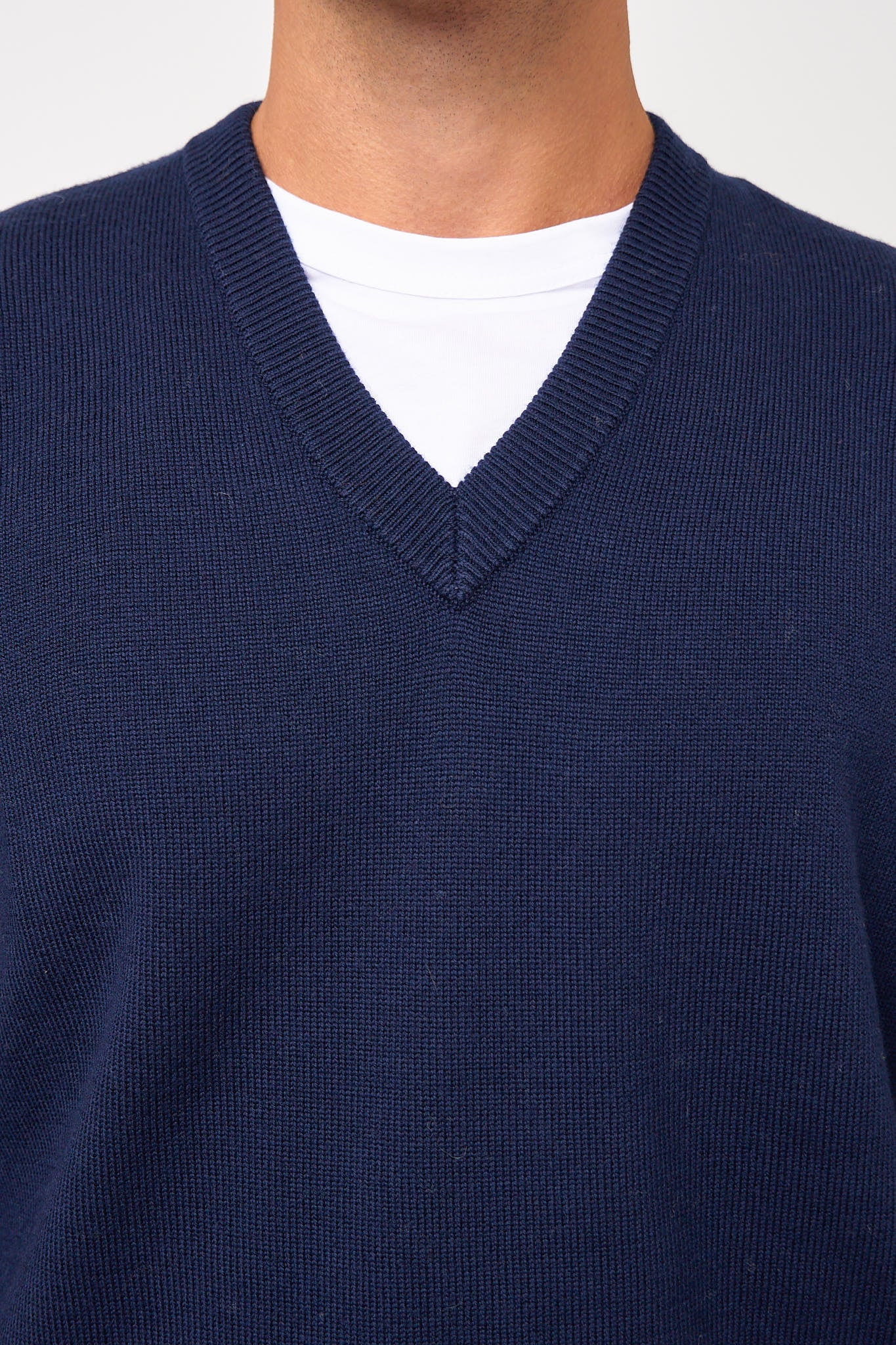 Sunflower - Moon Merino V Neck Navy – STRØM