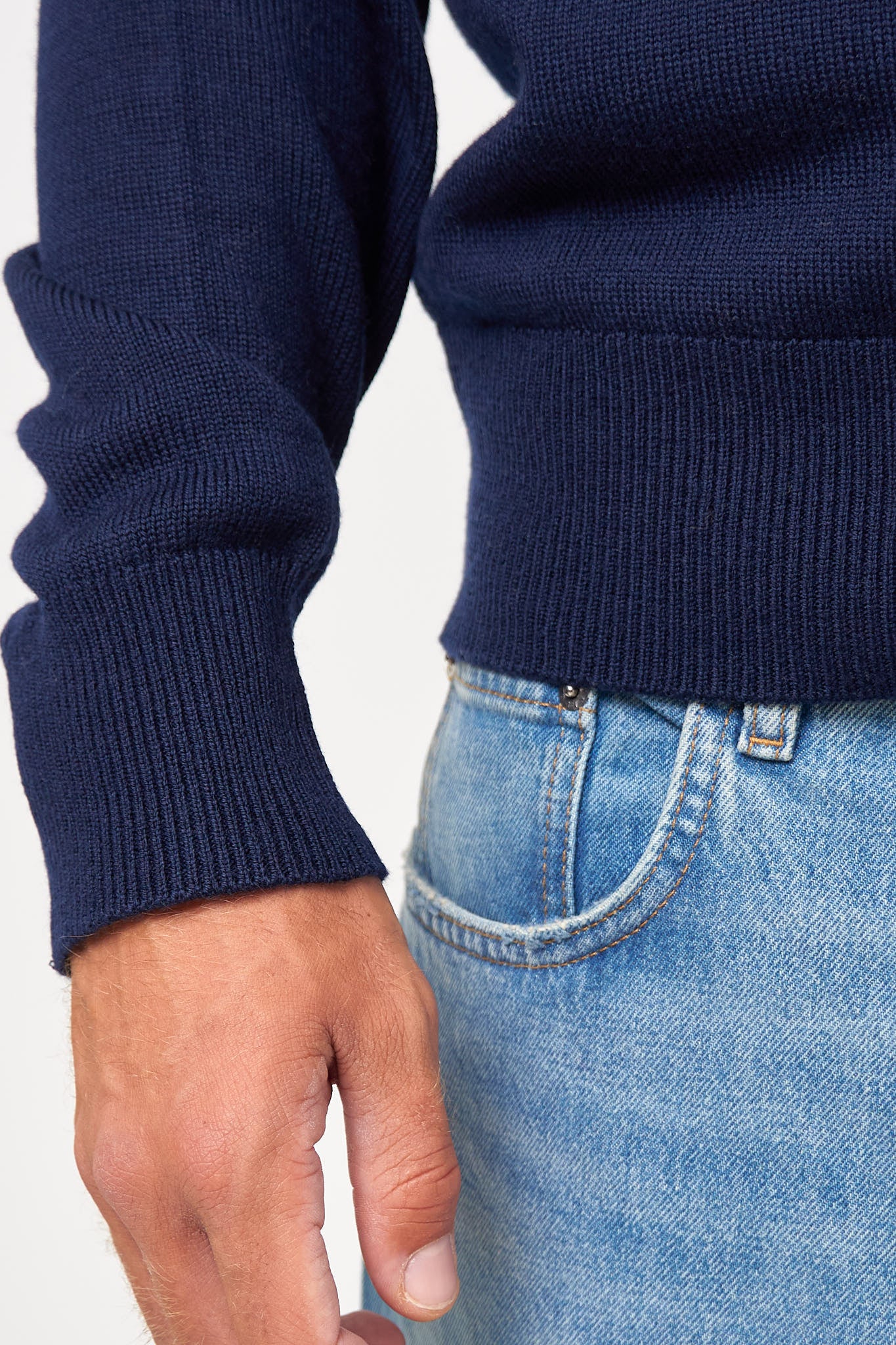 Sunflower - Moon Merino V Neck Navy – STRØM