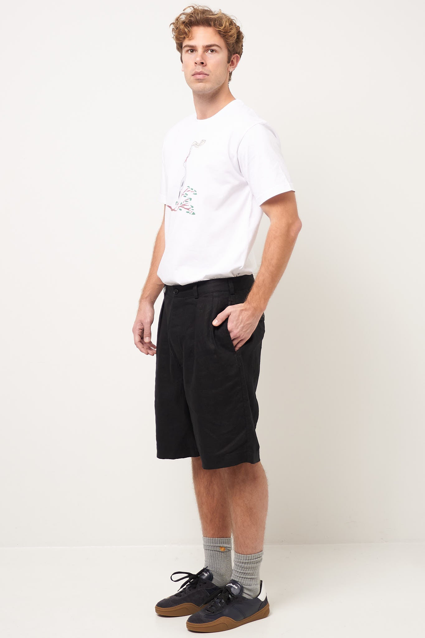 Pleated Linen Shorts Black