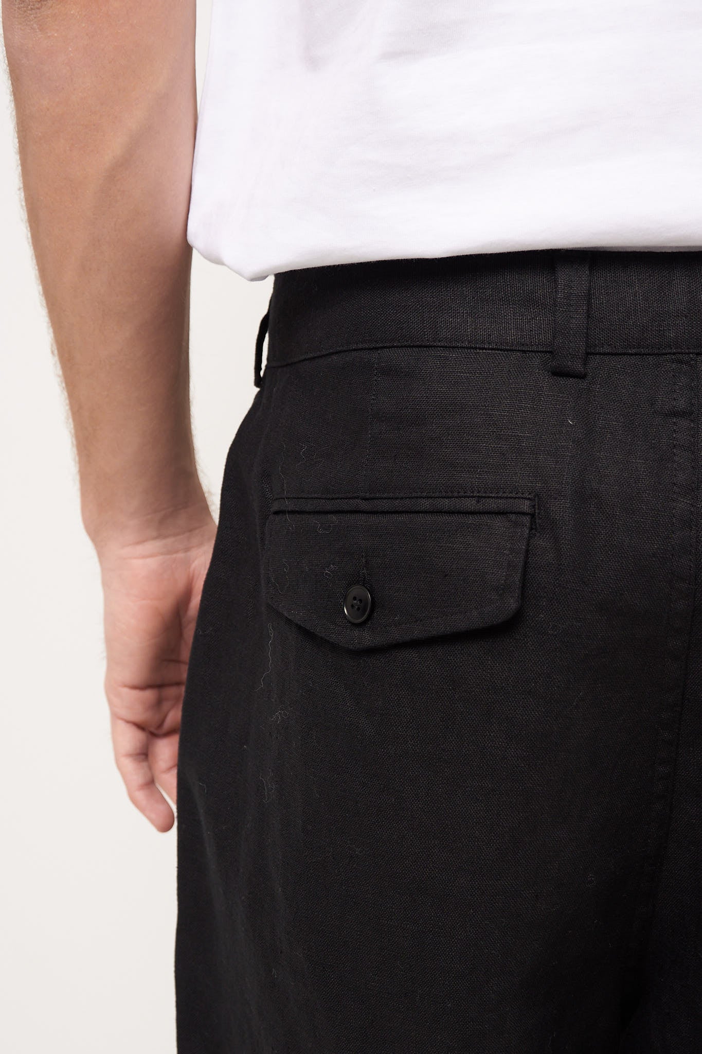 Pleated Linen Shorts Black