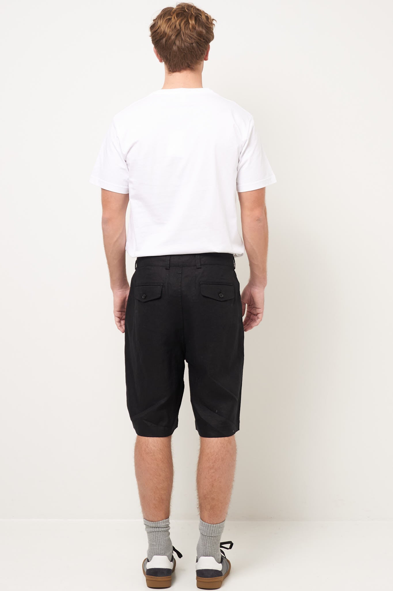 Pleated Linen Shorts Black