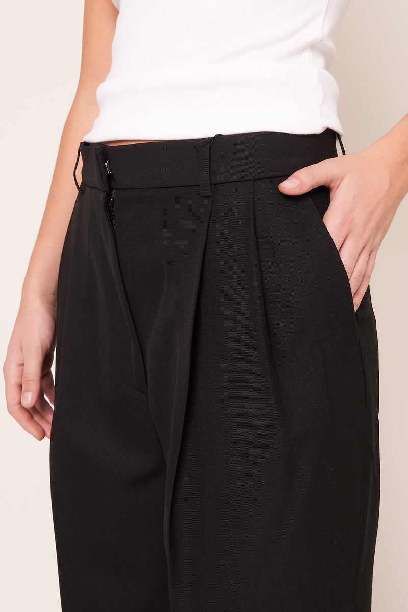 Double-Pleated Cropped Trousers Black