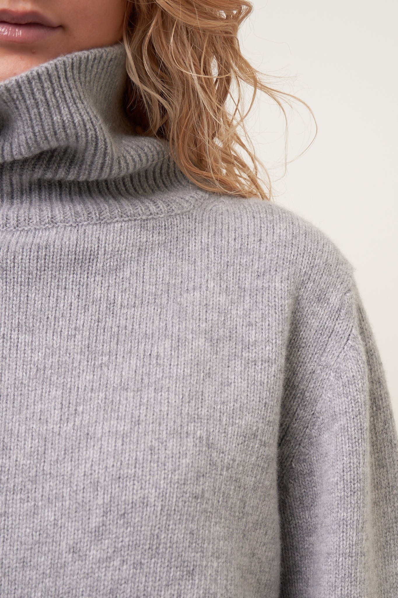 Visse Roll Neck Sweater City Grey