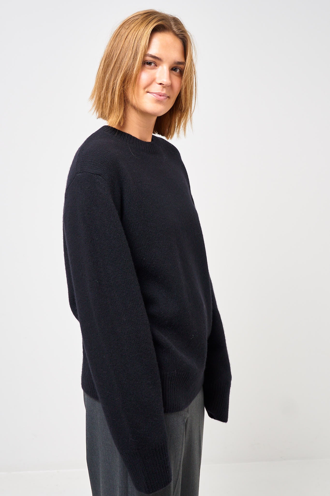 Visse Round Neck Sweater Black