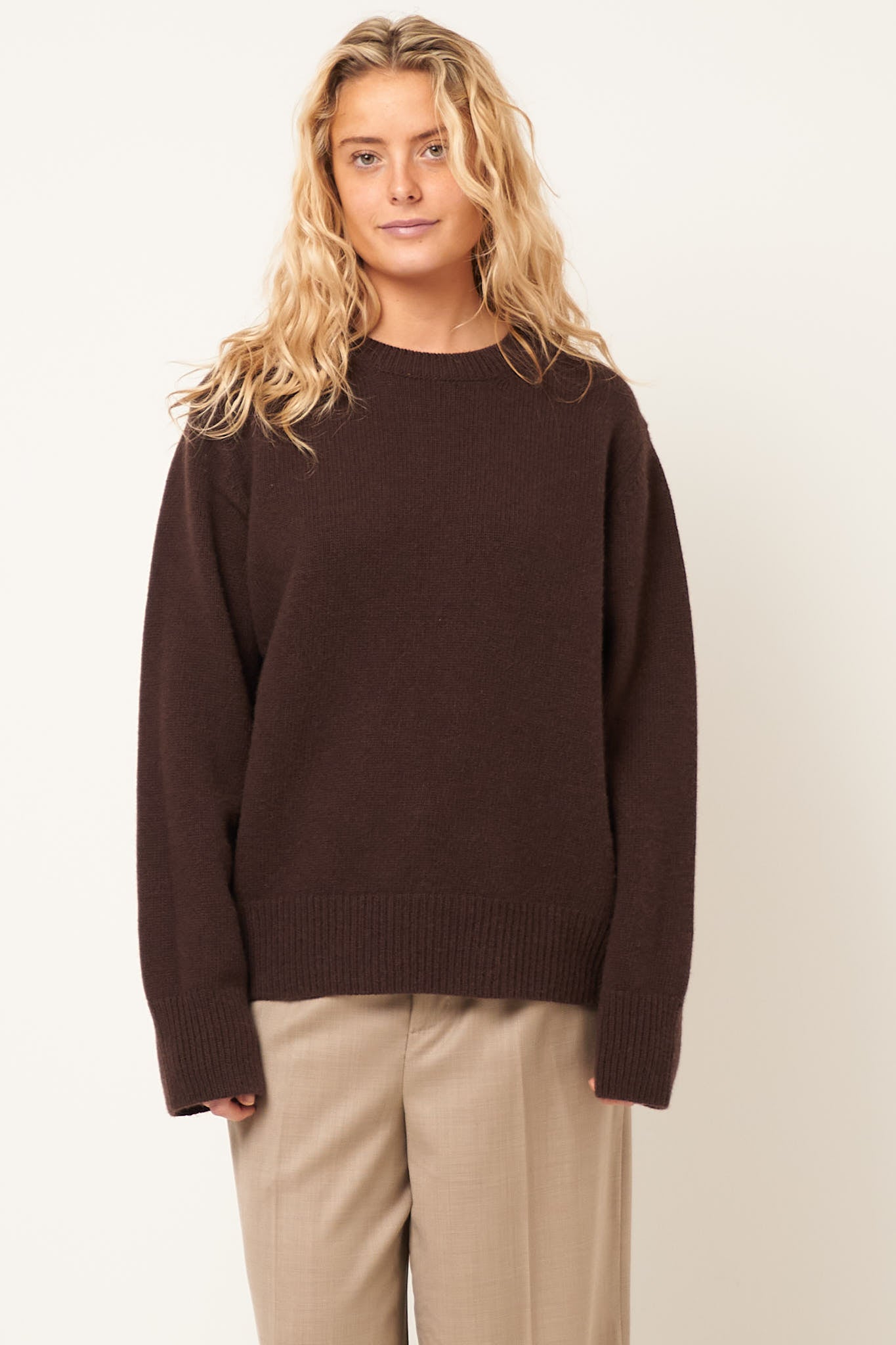 Visse Round Neck Sweater Chocolate Brown